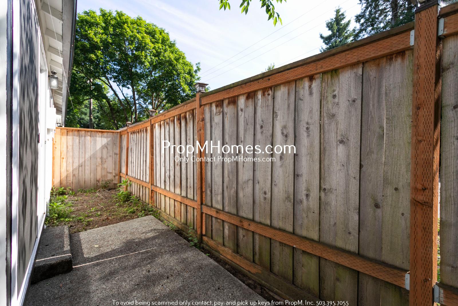 Updated Two Bedroom Duplex in Sellwood - Garage Included! property image