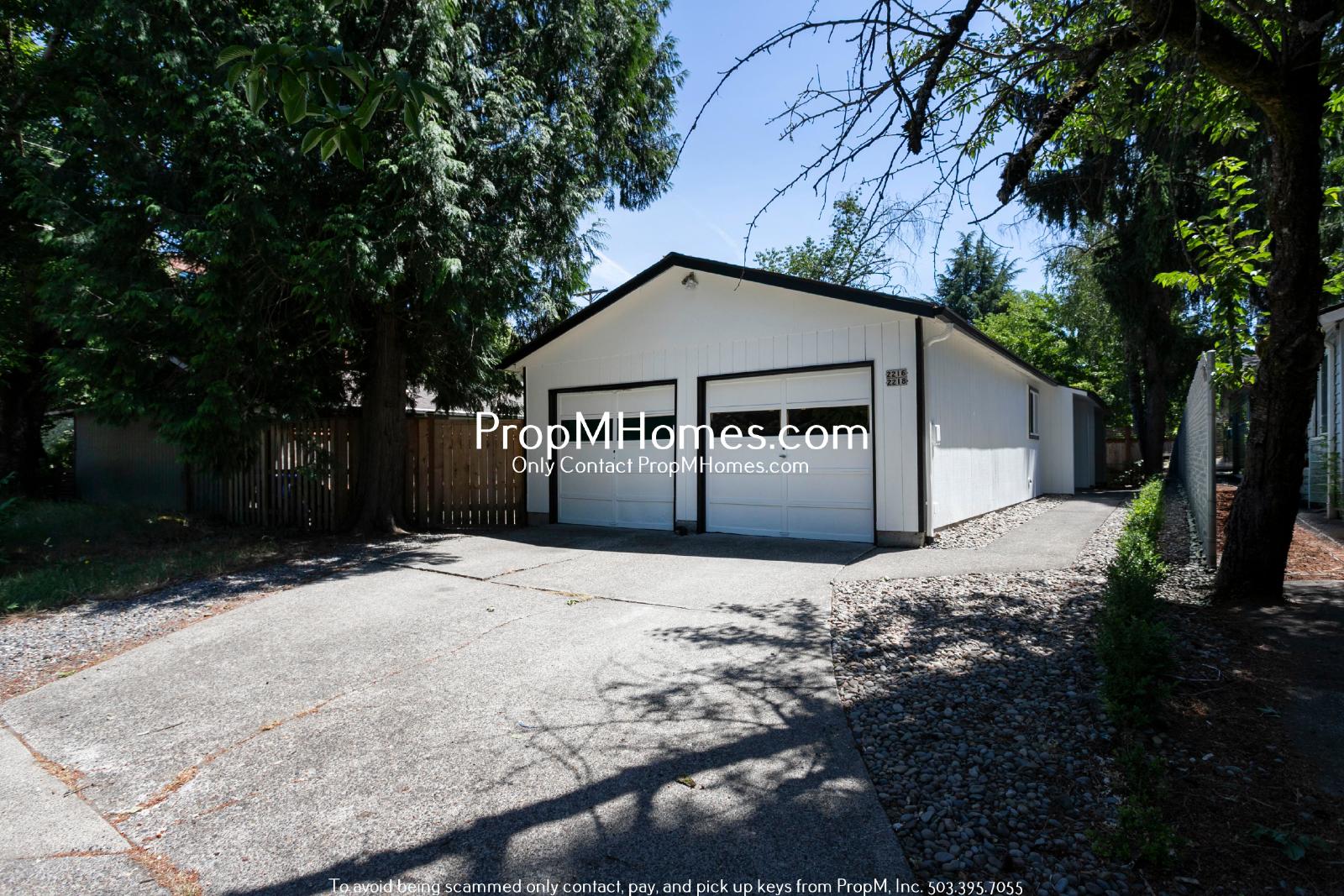 Updated Two Bedroom Duplex in Sellwood - Garage Included! property image