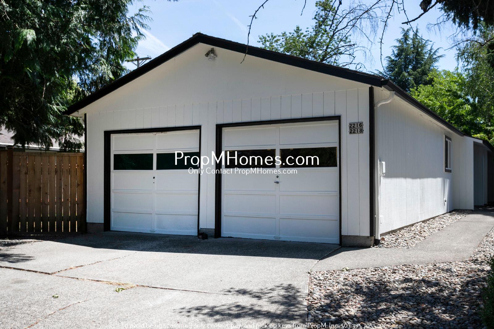 Updated Two Bedroom Duplex in Sellwood - Garage Included! property image