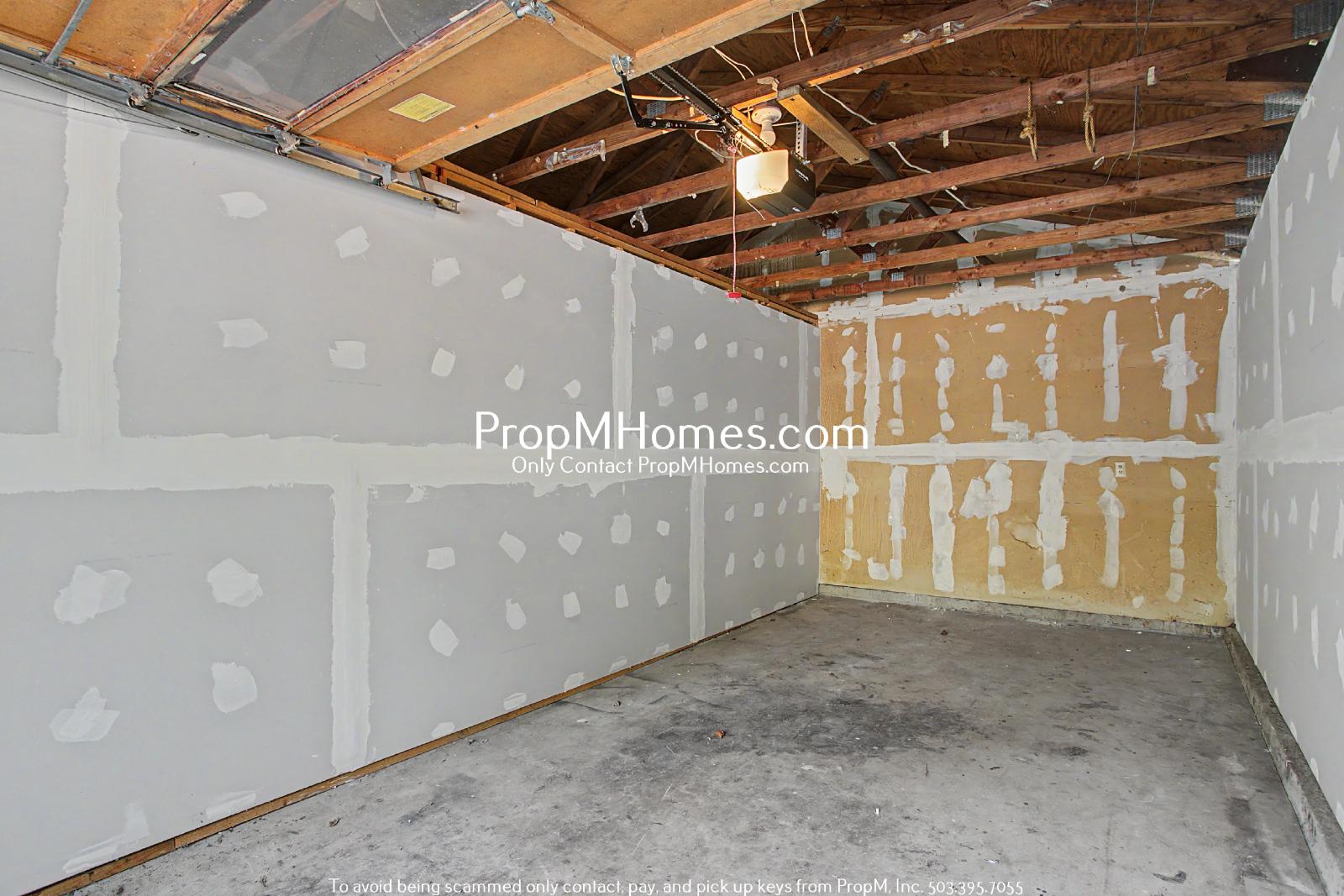 Updated Two Bedroom Duplex in Sellwood - Garage Included! property image
