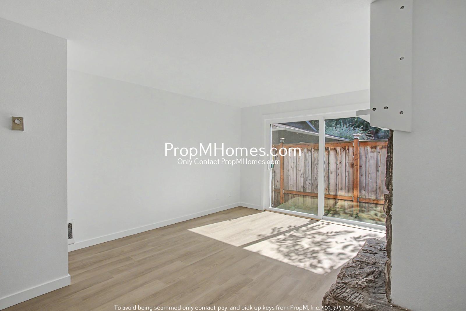 Updated Two Bedroom Duplex in Sellwood - Garage Included! property image