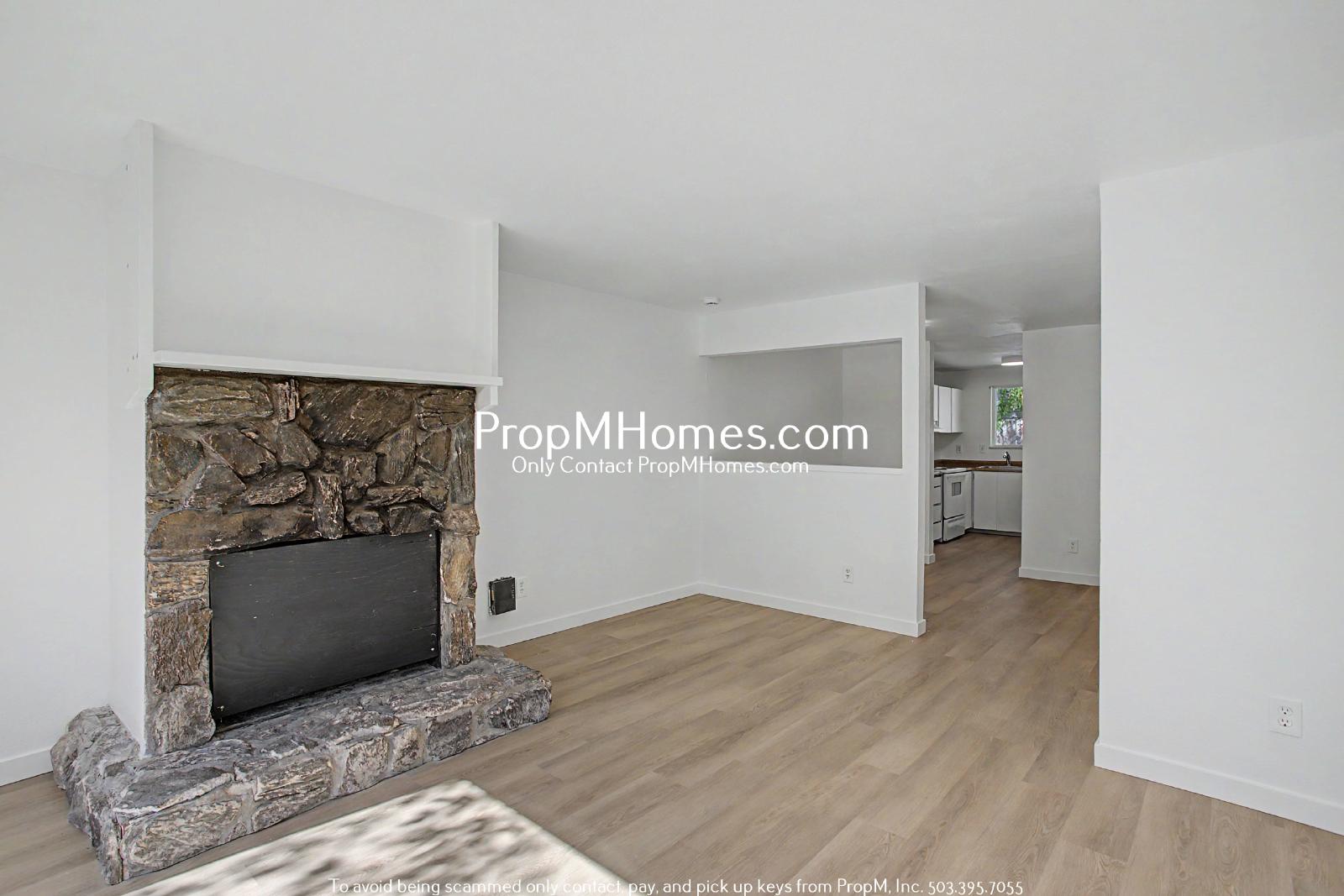 Updated Two Bedroom Duplex in Sellwood - Garage Included! property image