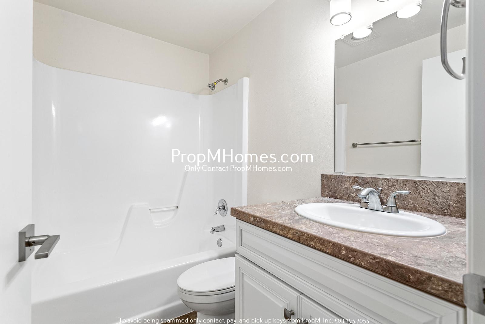 Updated Two Bedroom Duplex in Newberg! property image