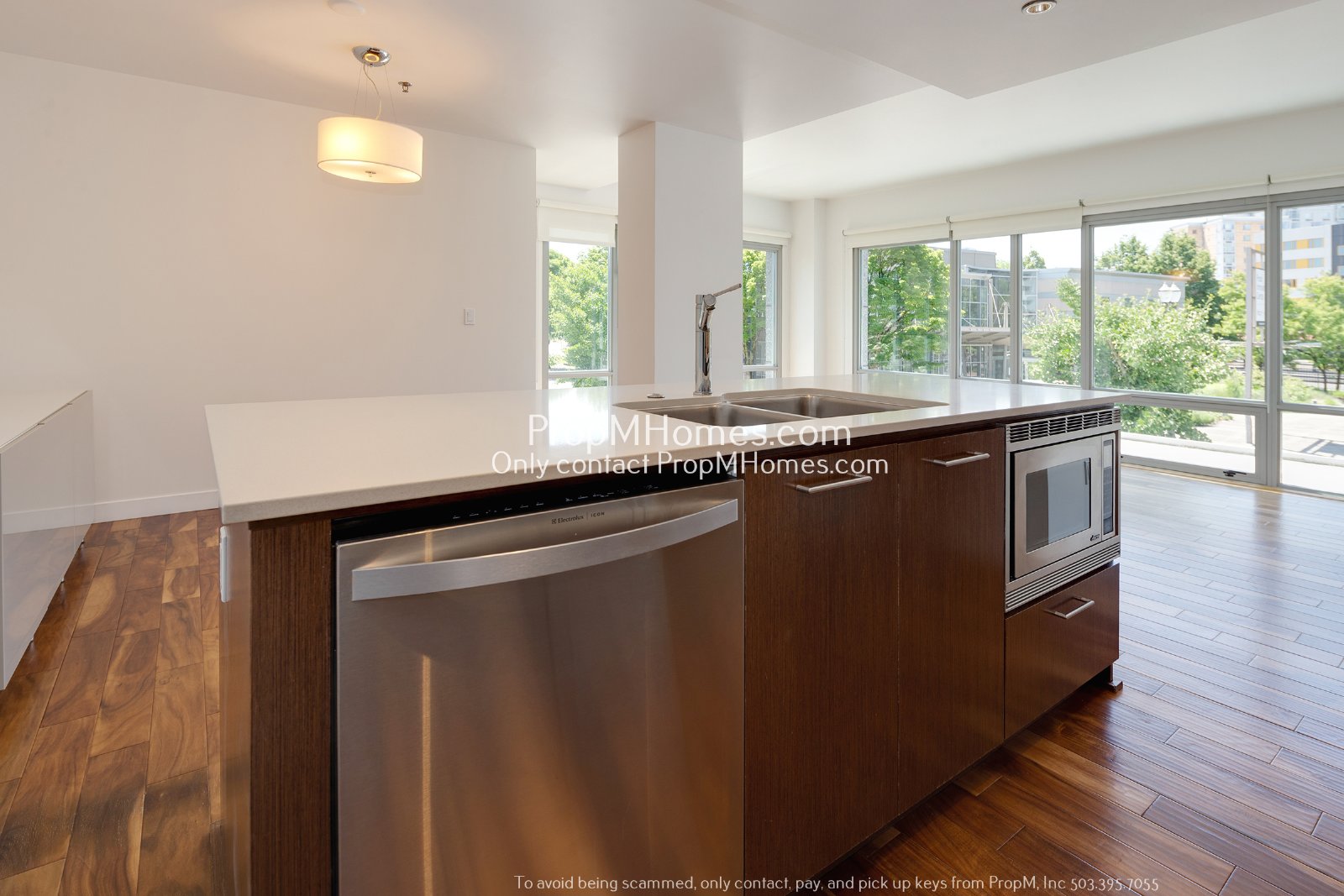 Luxurious One Bedroom Condo at the Pearl District Waterfront! property image