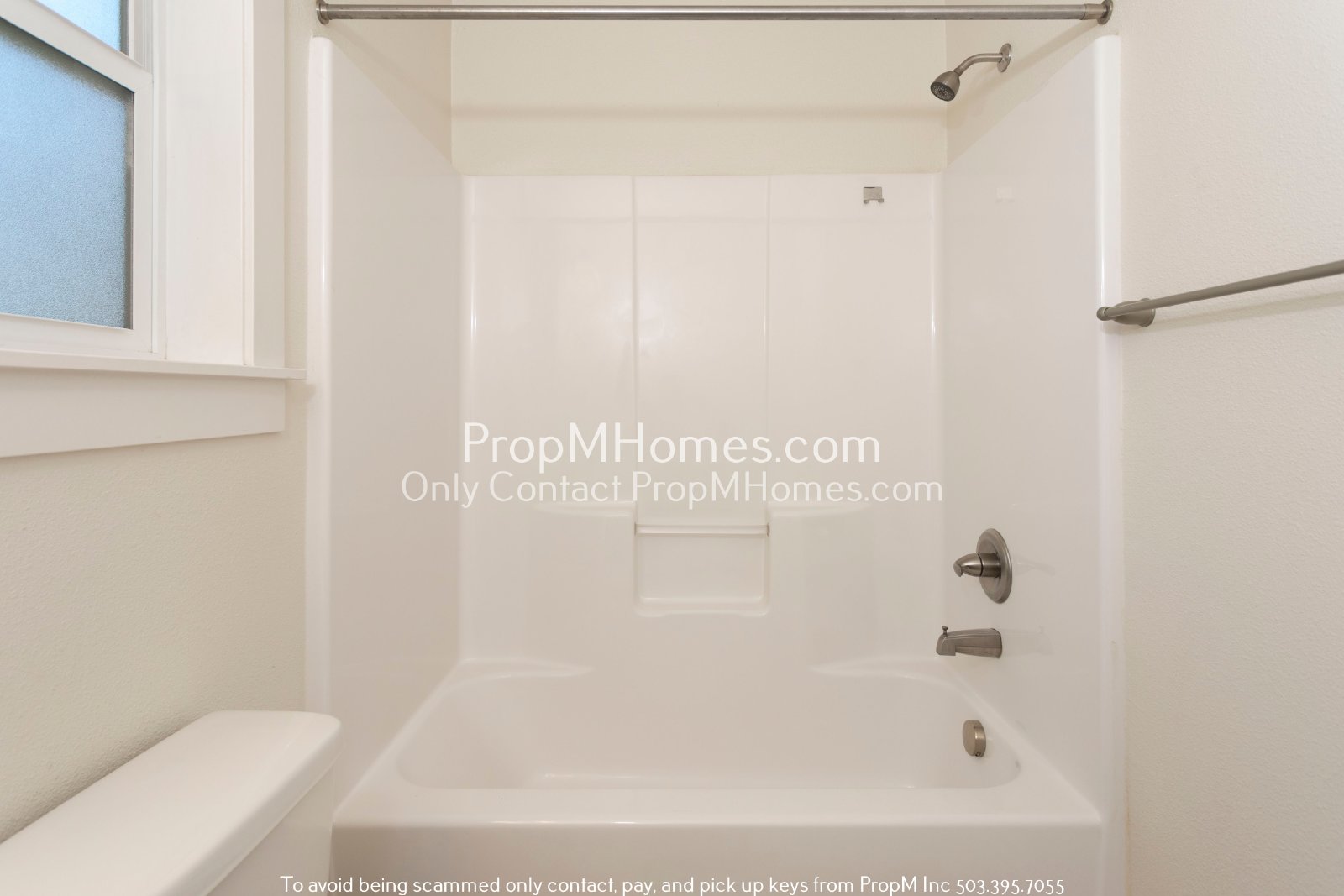 Enchanting 2-Bedroom Gem in SE Portland - End Unit! property image