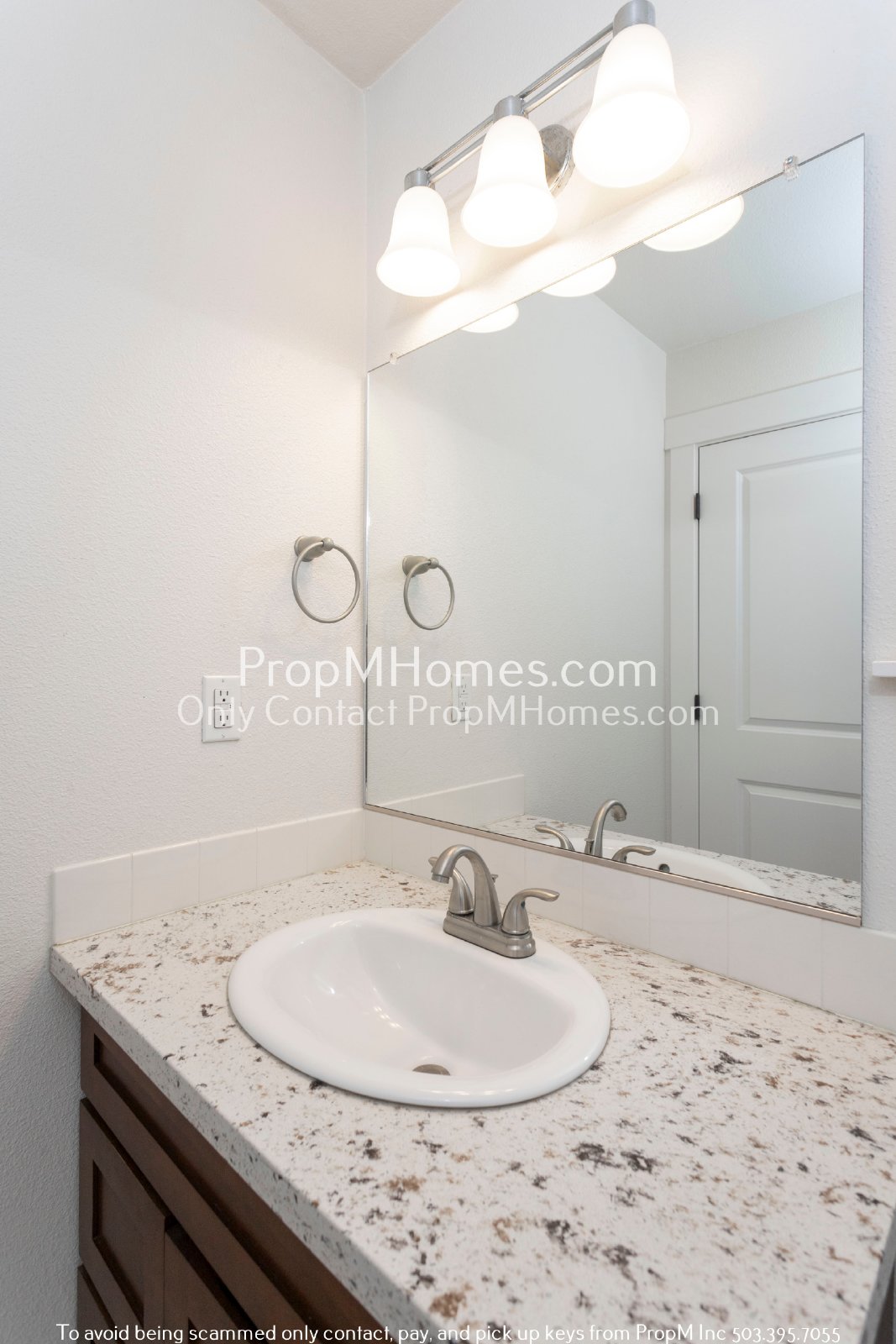 Enchanting 2-Bedroom Gem in SE Portland - End Unit! property image