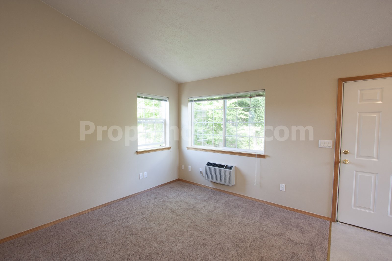 Spacious One Bedroom in Clackamas with Attached Garage! property image
