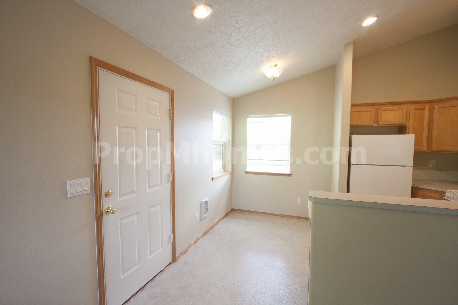 Spacious One Bedroom in Clackamas with Attached Garage! property image