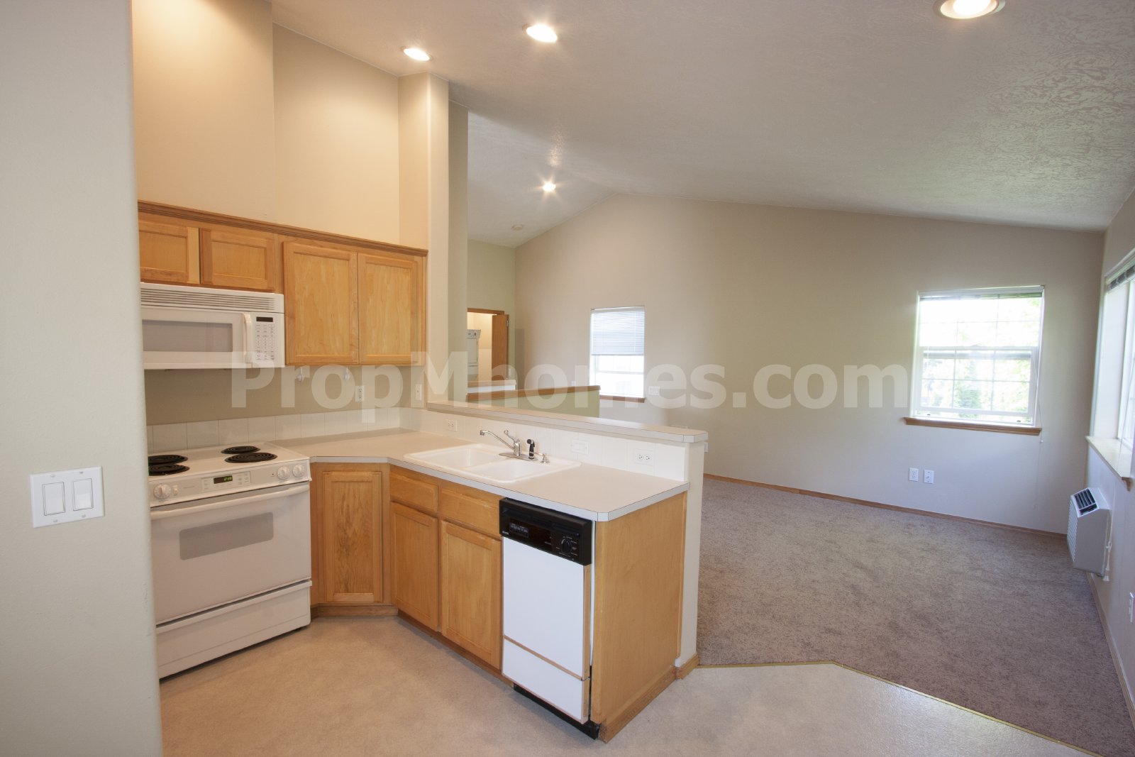 Spacious One Bedroom in Clackamas with Attached Garage! property image