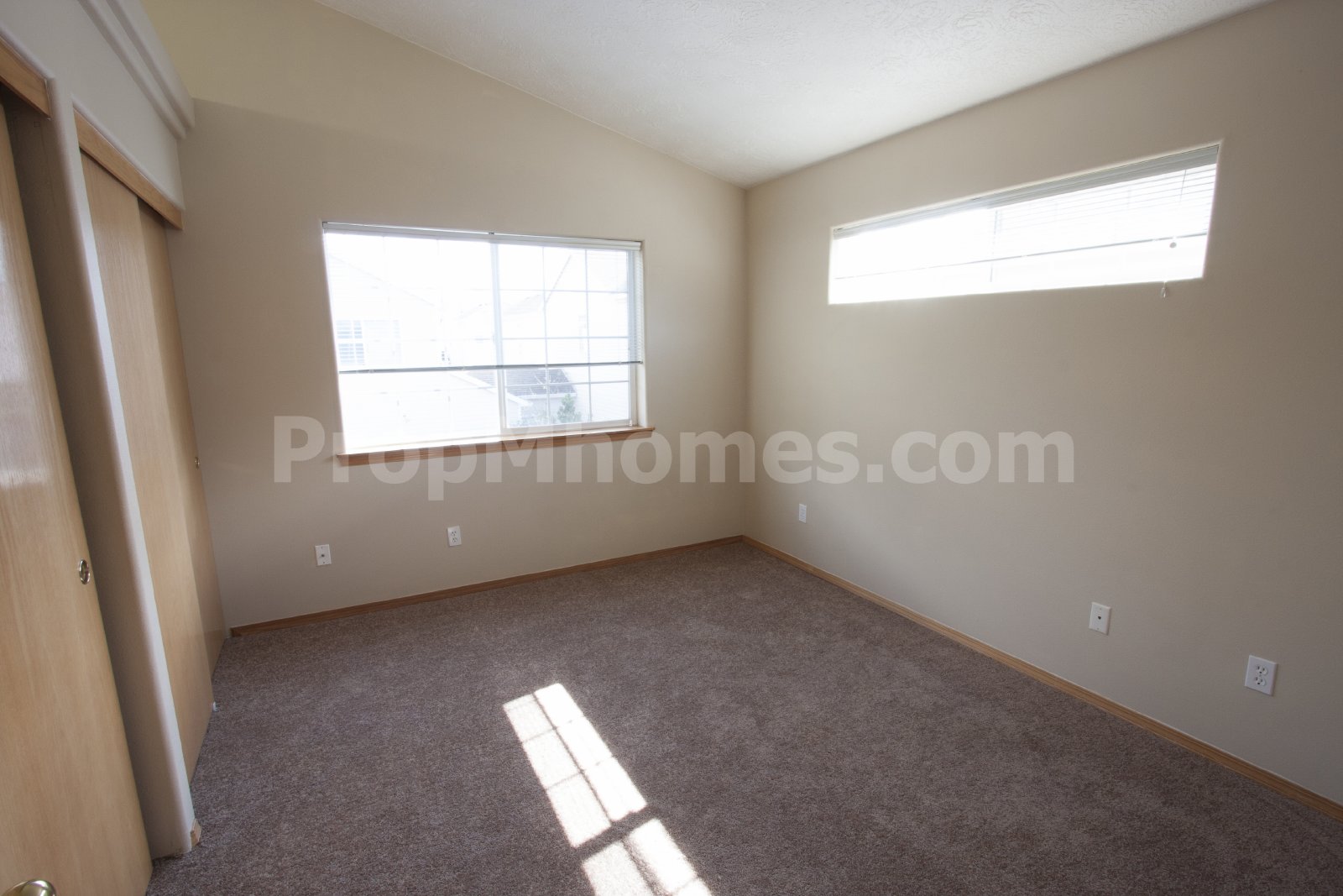 Spacious One Bedroom in Clackamas with Attached Garage! property image