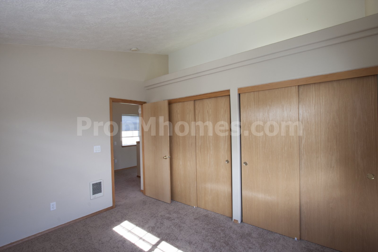 Spacious One Bedroom in Clackamas with Attached Garage! property image