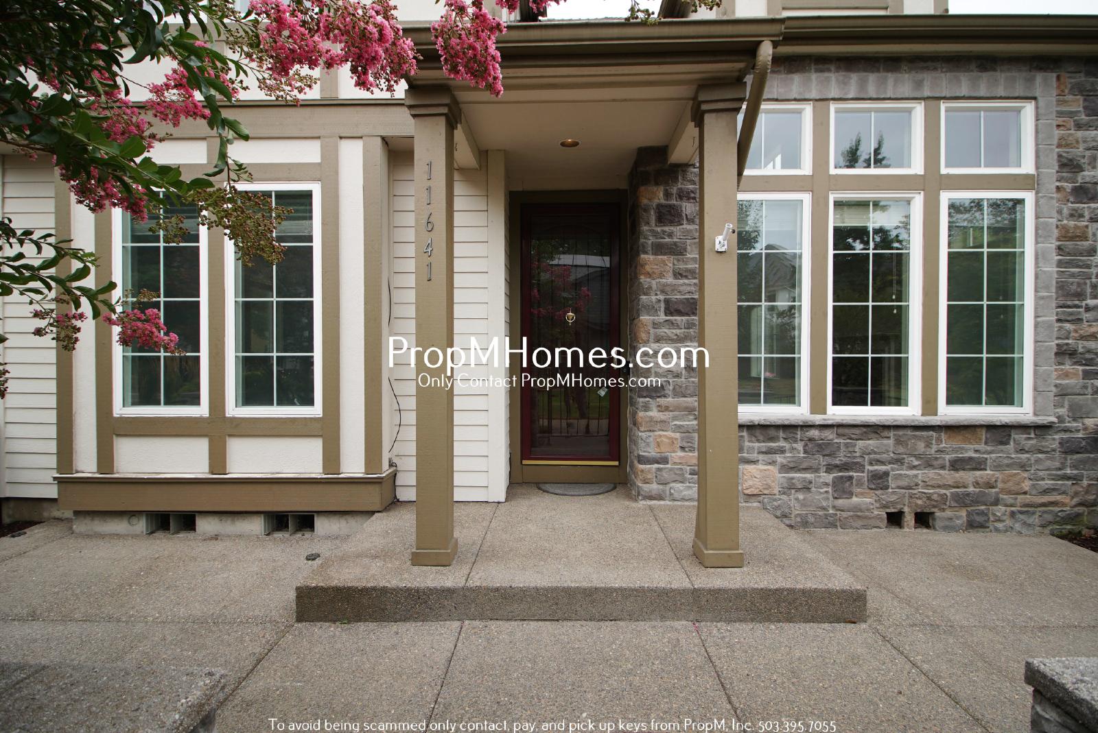 Updated Three Bedroom Home in Villebois - Corner Lot! property image
