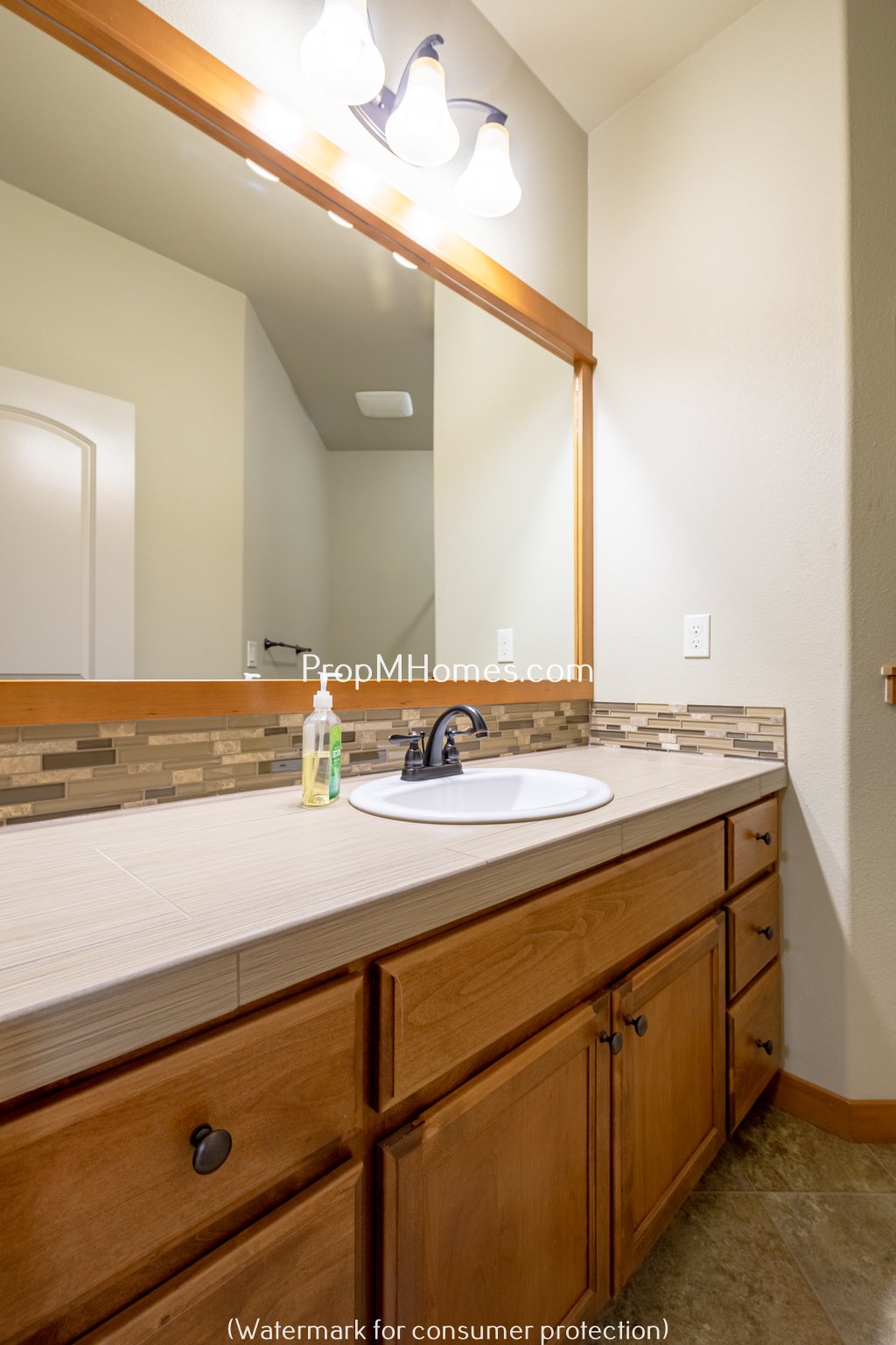 Gorgeous Craftsman Three Bedroom + Office/Den in Canby! property image