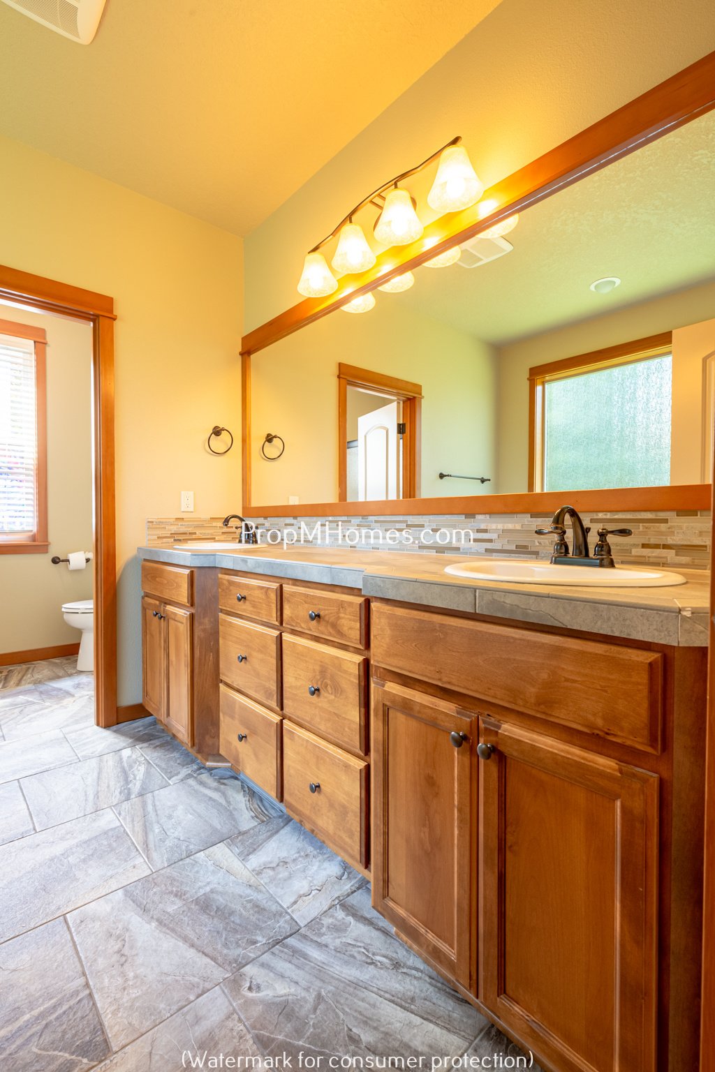 Gorgeous Craftsman Three Bedroom + Office/Den in Canby! property image