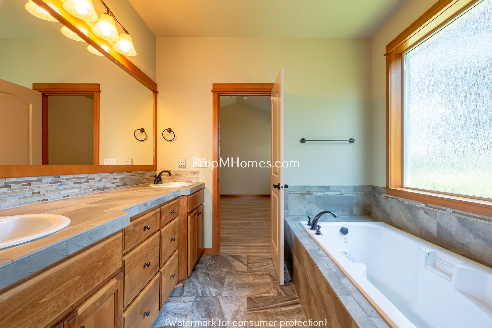Gorgeous Craftsman Three Bedroom + Office/Den in Canby! property image
