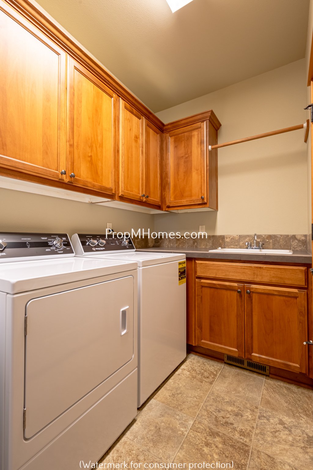 Gorgeous Craftsman Three Bedroom + Office/Den in Canby! property image