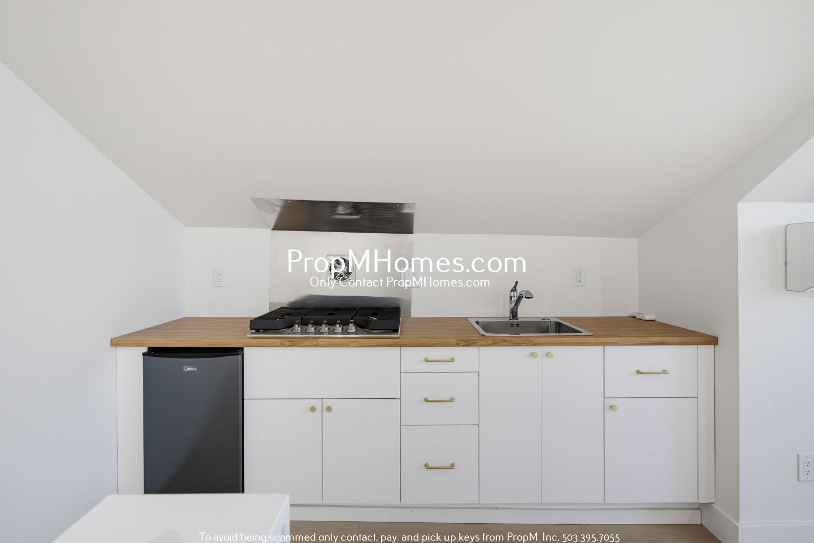 Updated Top Floor Studio Unit! property image