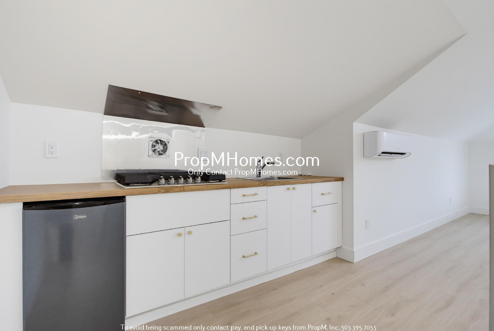 Updated Top Floor Studio Unit! property image