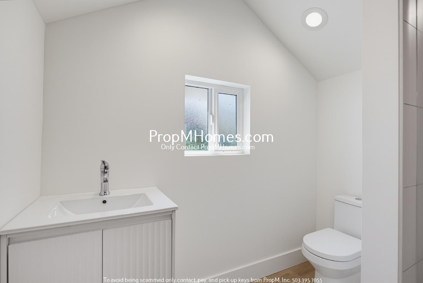 Updated Top Floor Studio Unit! property image