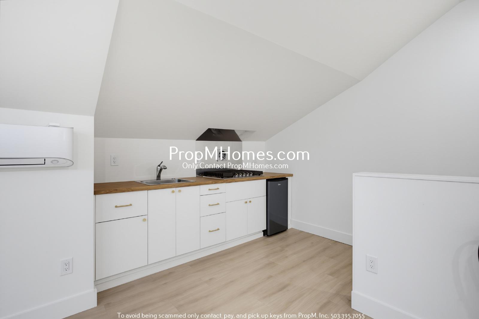 Updated Top Floor Studio Unit! property image