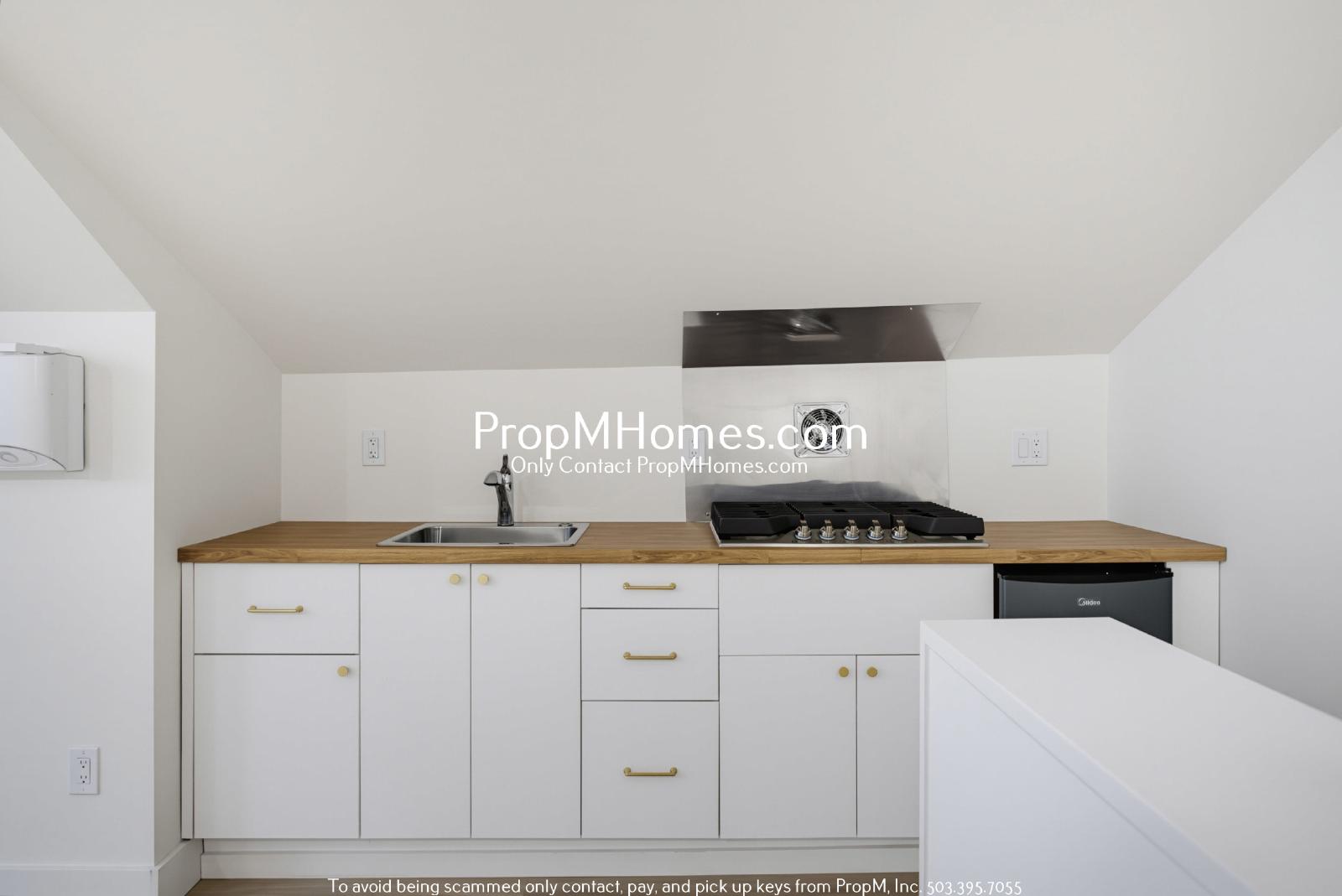 Updated Top Floor Studio Unit! property image