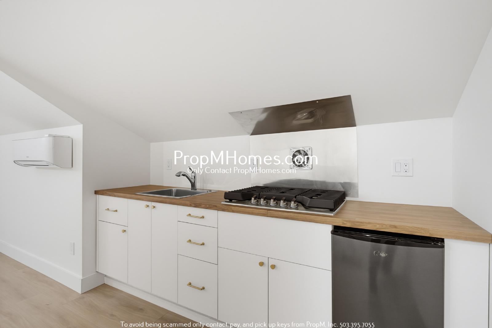 Updated Top Floor Studio Unit! property image