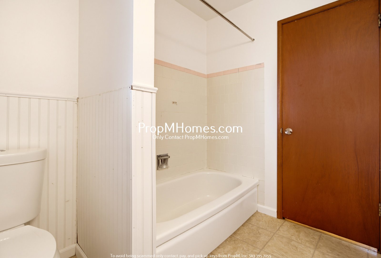 Lovely 3 Bedroom Gresham Home with Fireplace, Deck & Fenced Yard property image