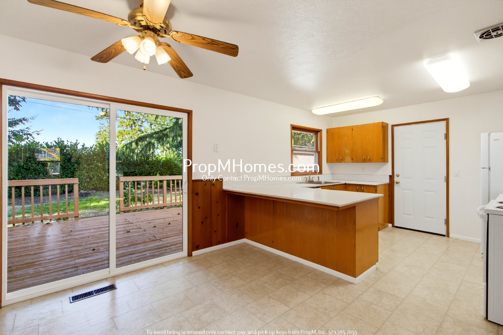 Lovely 3 Bedroom Gresham Home with Fireplace, Deck & Fenced Yard property image