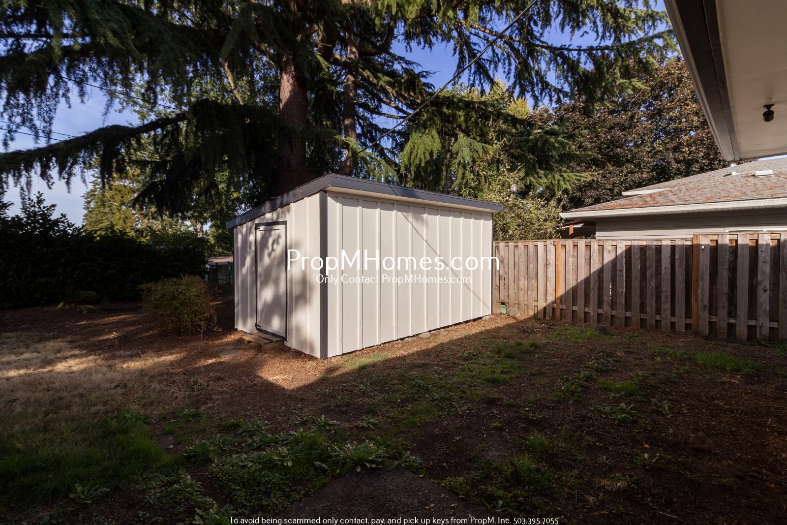 Lovely 3 Bedroom Gresham Home with Fireplace, Deck & Fenced Yard property image