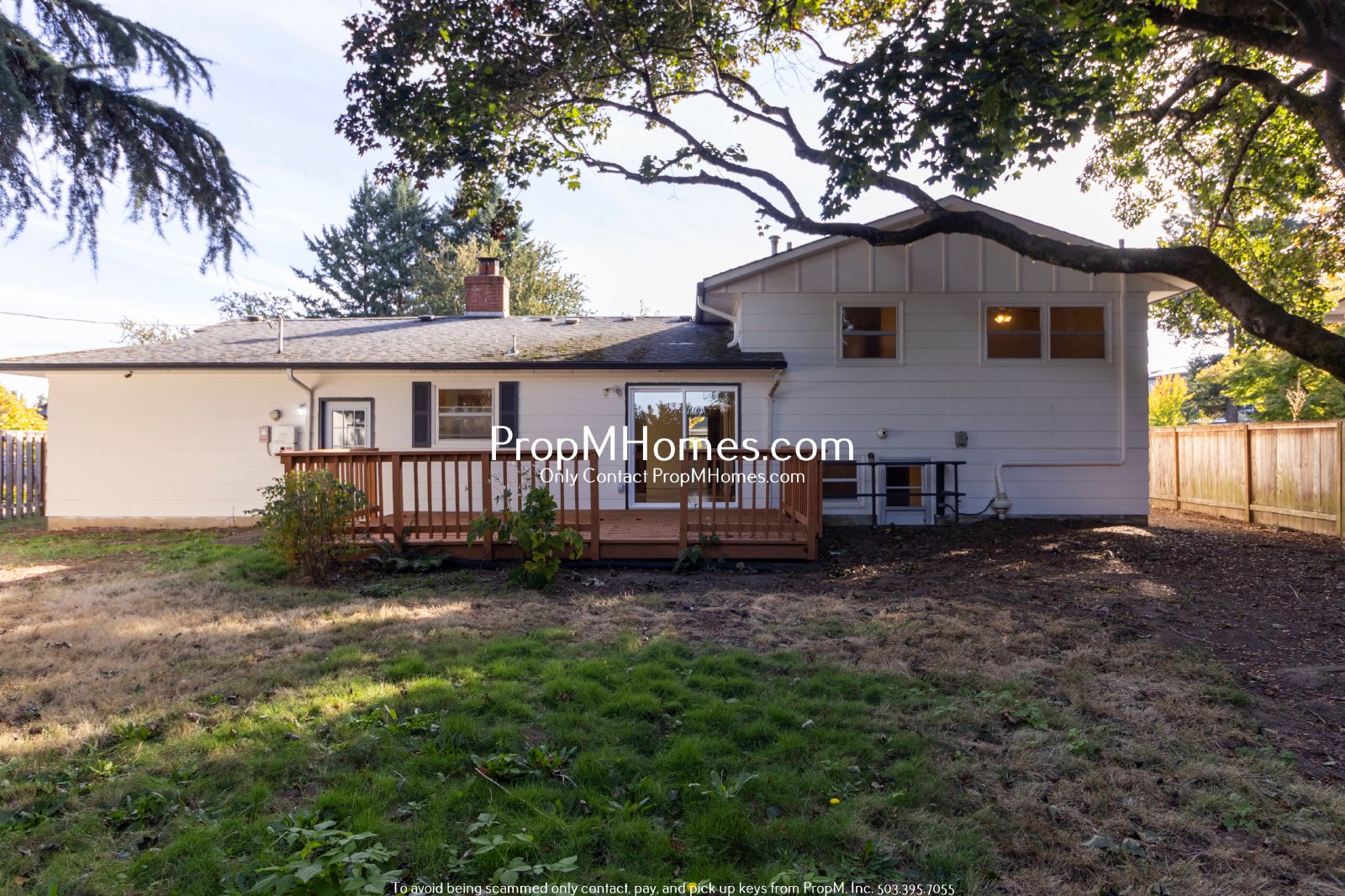 Lovely 3 Bedroom Gresham Home with Fireplace, Deck & Fenced Yard property image