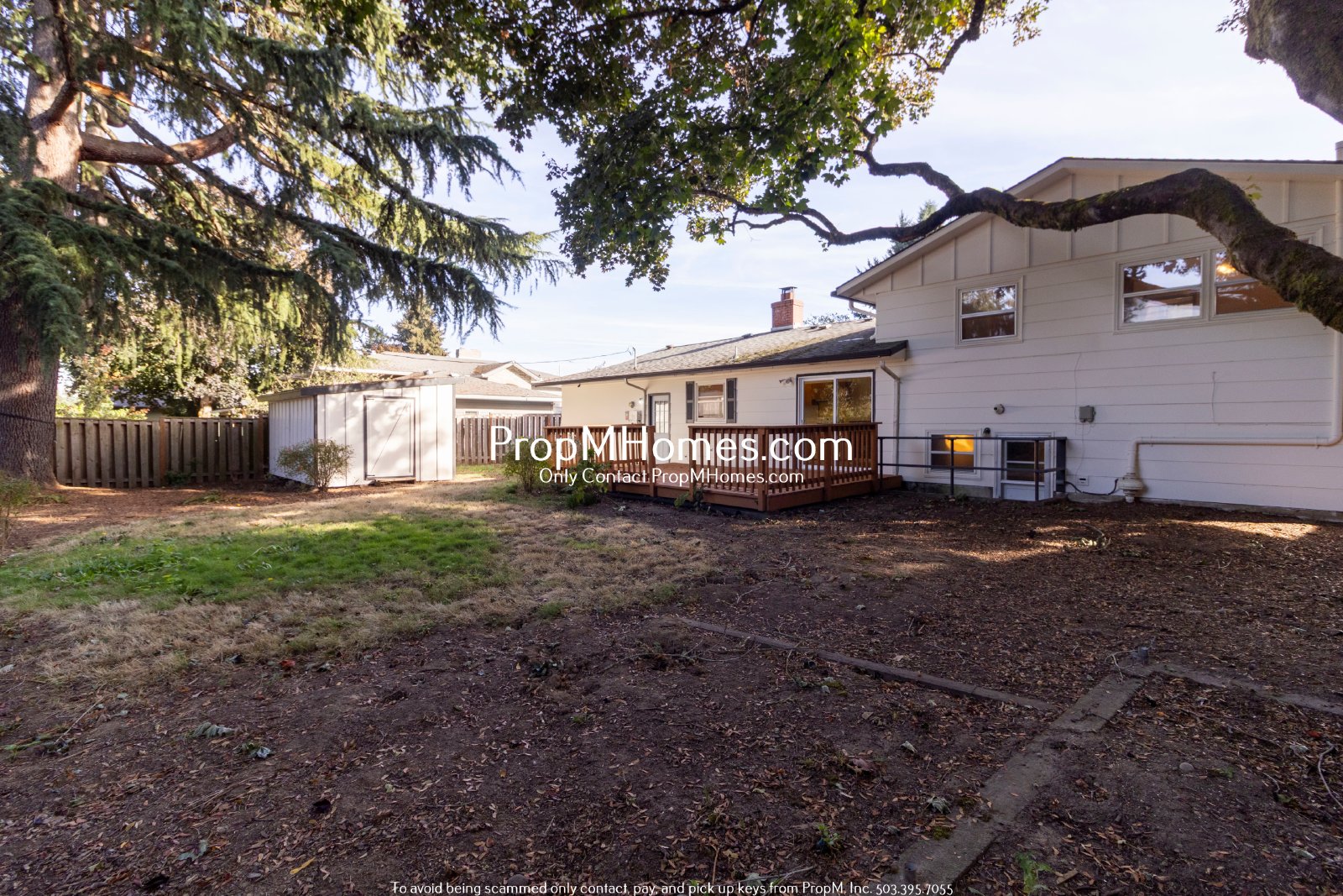 Lovely 3 Bedroom Gresham Home with Fireplace, Deck & Fenced Yard property image