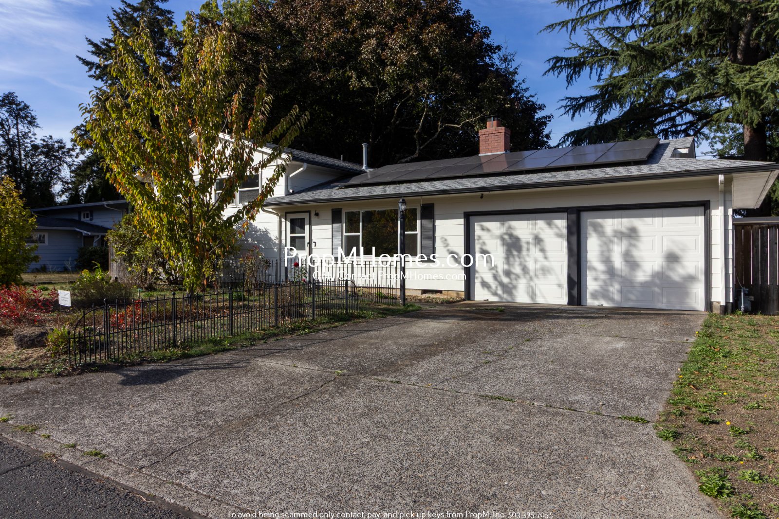 Lovely 3 Bedroom Gresham Home with Fireplace, Deck & Fenced Yard property image