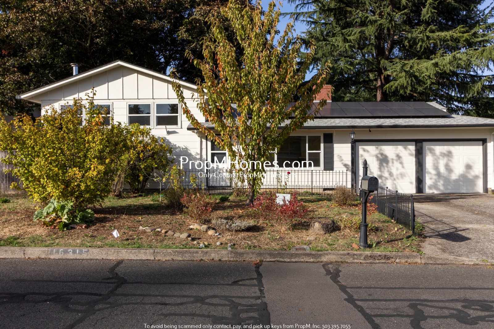 Lovely 3 Bedroom Gresham Home with Fireplace, Deck & Fenced Yard property image