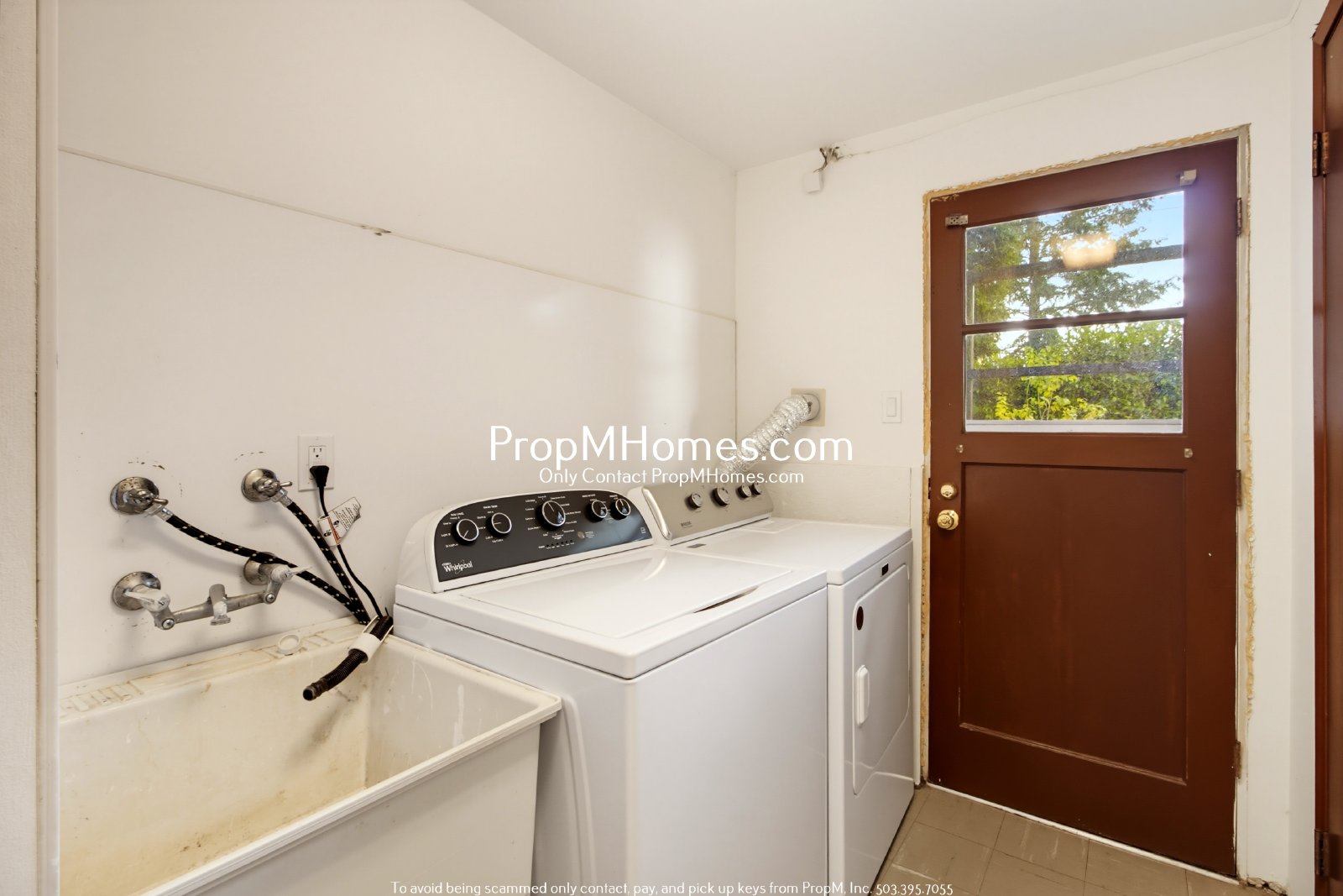 Lovely 3 Bedroom Gresham Home with Fireplace, Deck & Fenced Yard property image