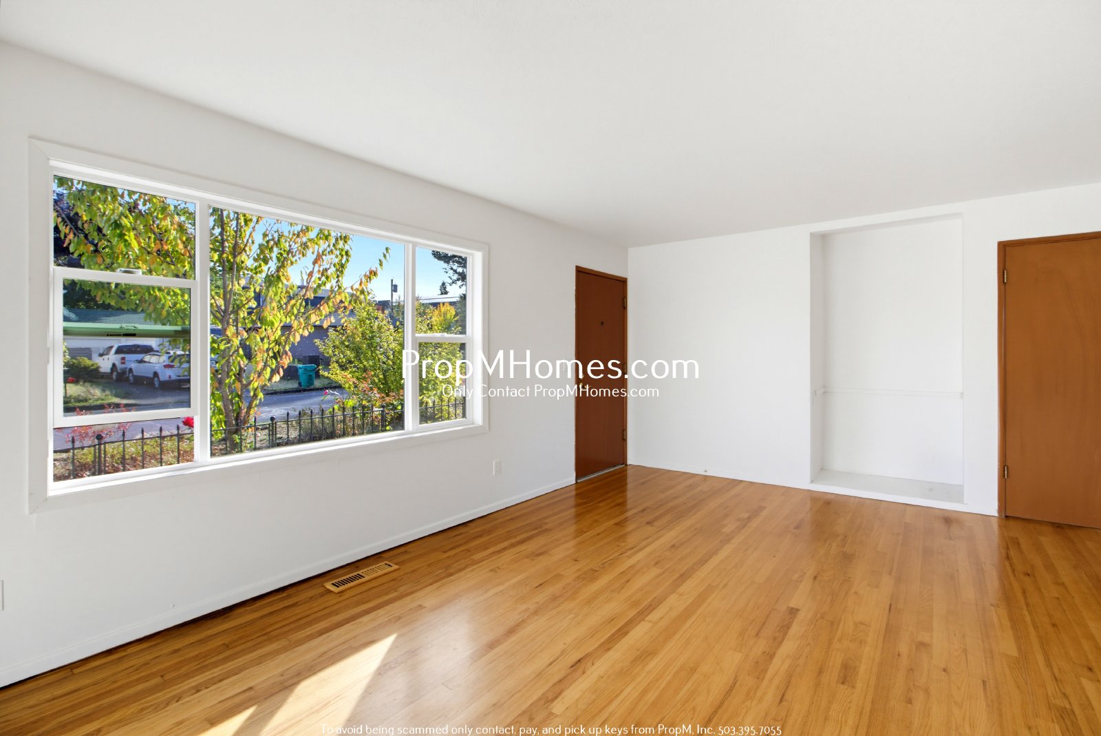 Lovely 3 Bedroom Gresham Home with Fireplace, Deck & Fenced Yard property image