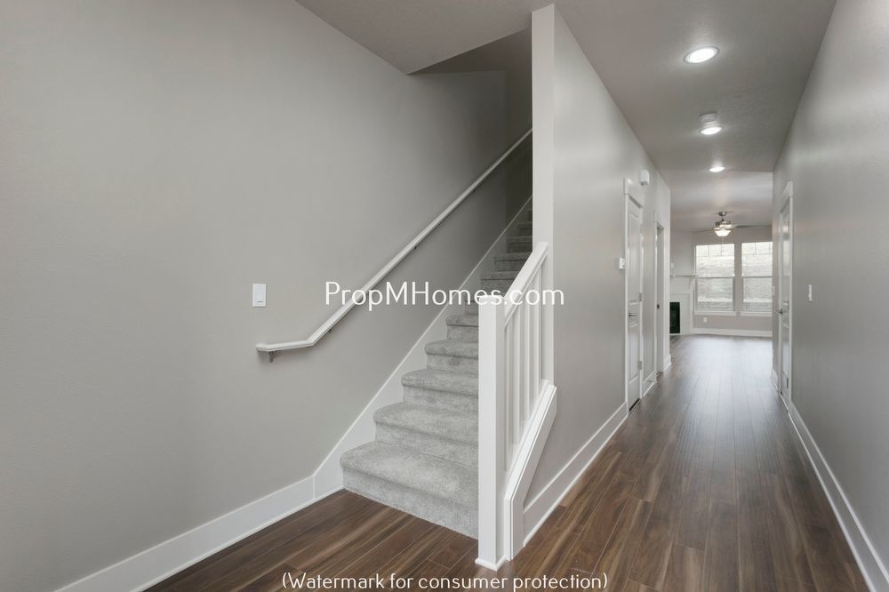 Stunning Craftsmanship In this Three Bedroom Townhome In Damascus! property image