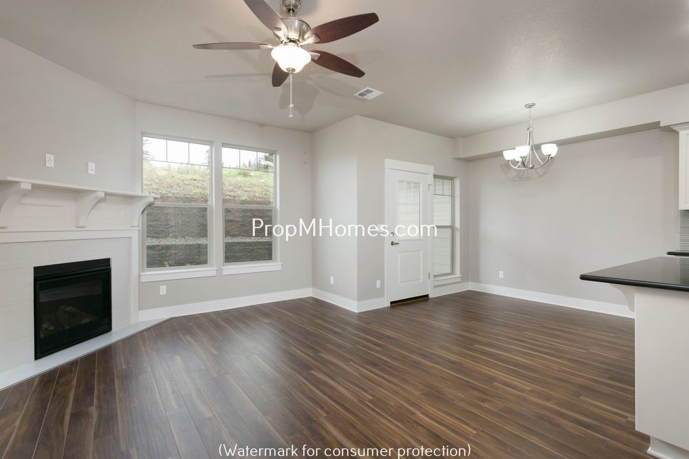 Stunning Craftsmanship In this Three Bedroom Townhome In Damascus! property image