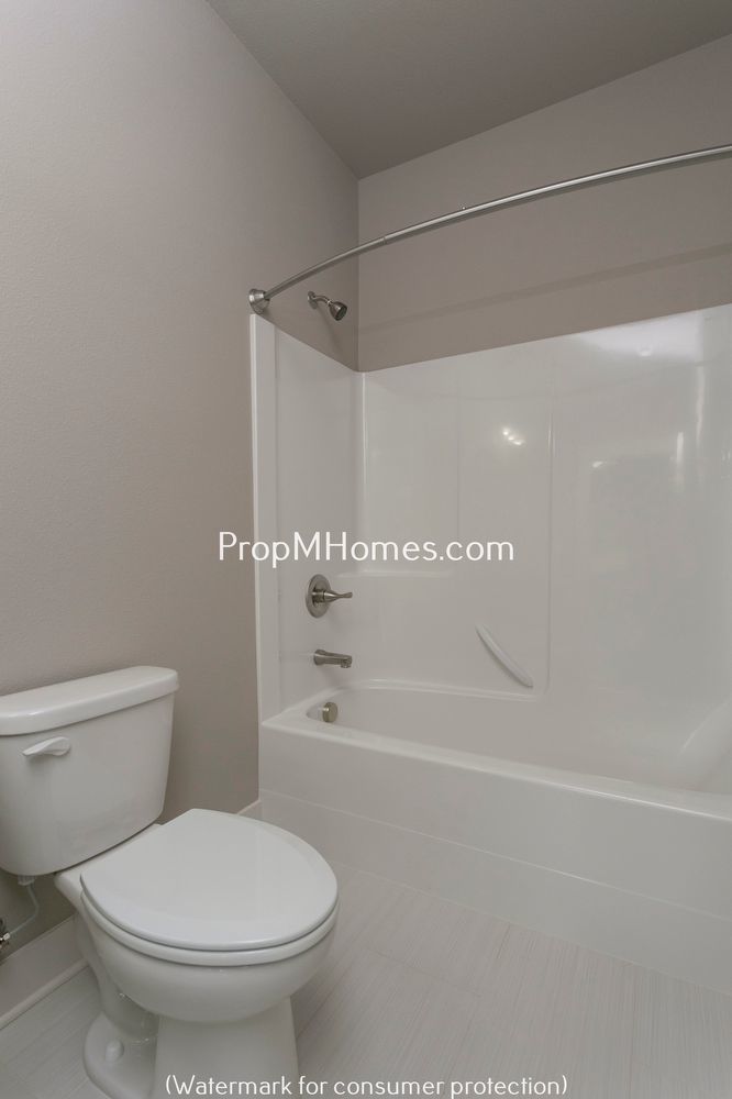 Stunning Craftsmanship In this Three Bedroom Townhome In Damascus! property image