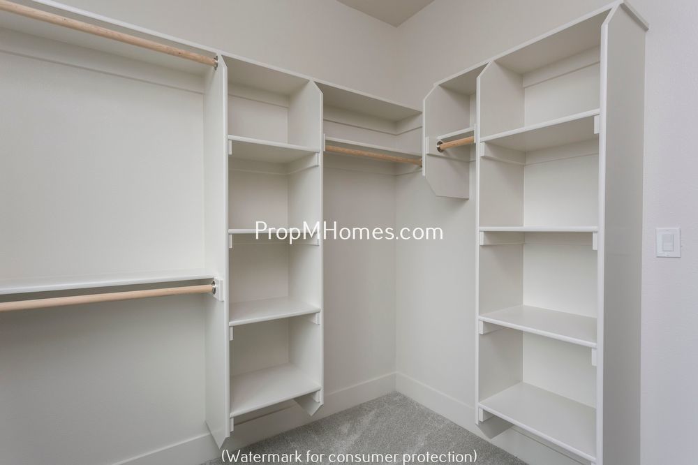 Stunning Craftsmanship In this Three Bedroom Townhome In Damascus! property image