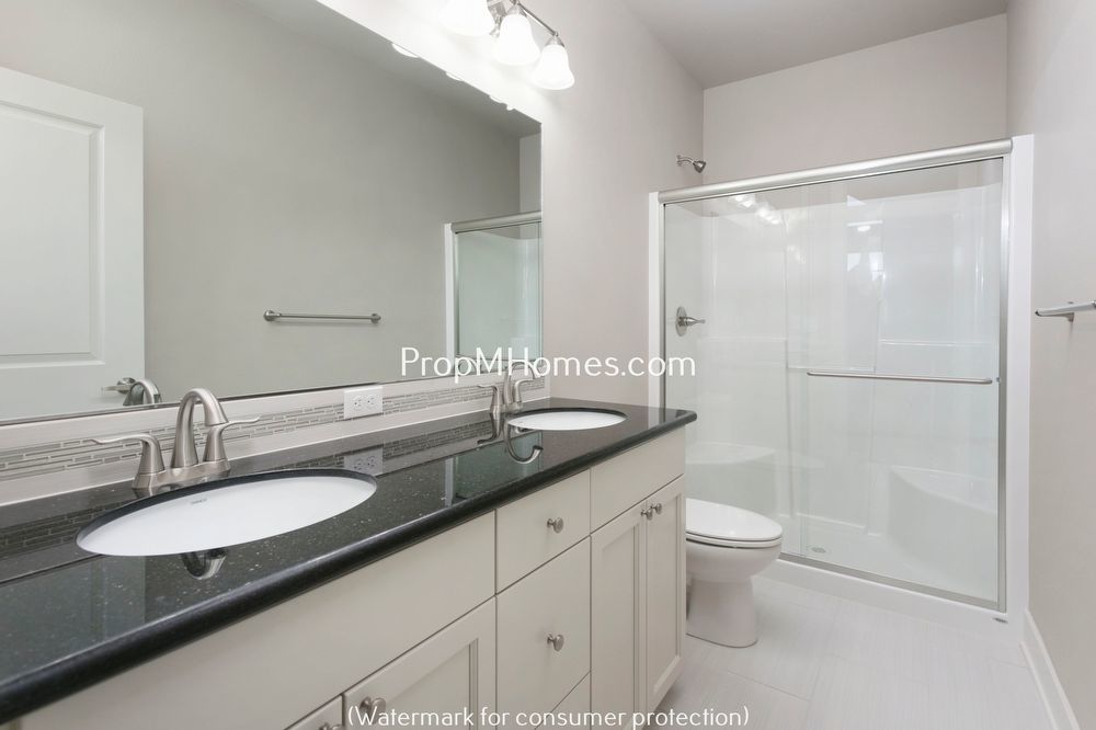 Stunning Craftsmanship In this Three Bedroom Townhome In Damascus! property image