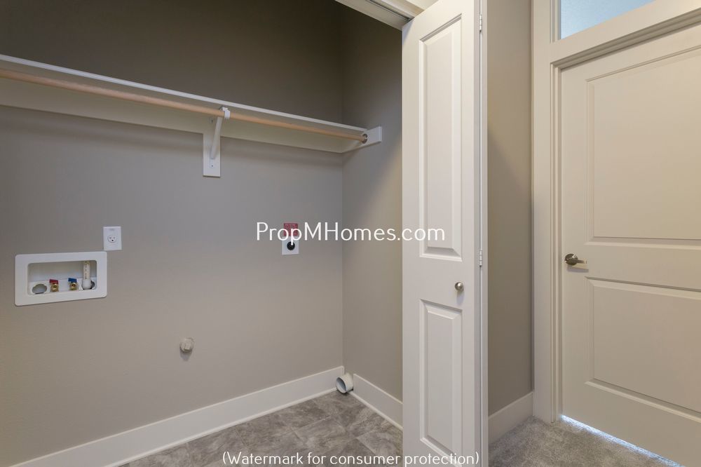 Stunning Craftsmanship In this Three Bedroom Townhome In Damascus! property image