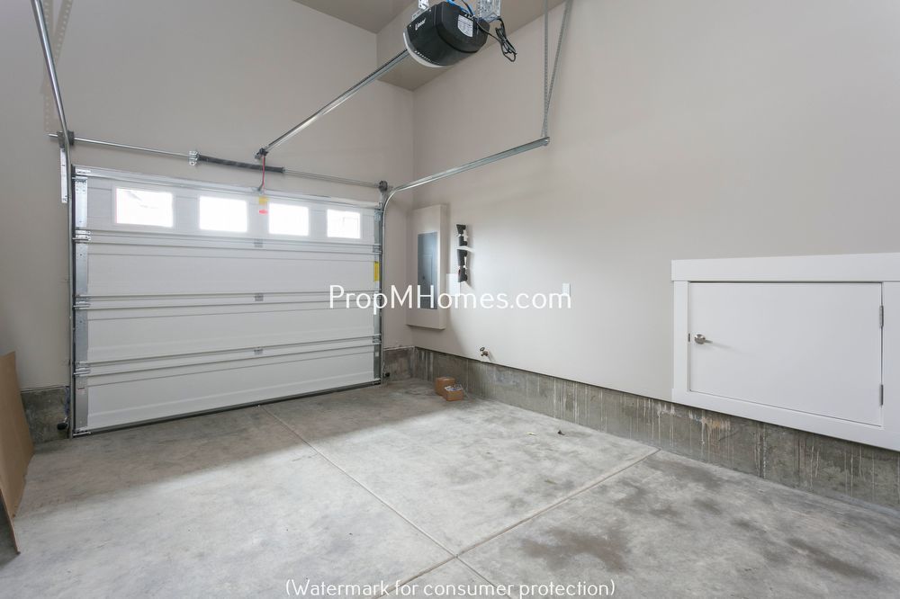 Stunning Craftsmanship In this Three Bedroom Townhome In Damascus! property image