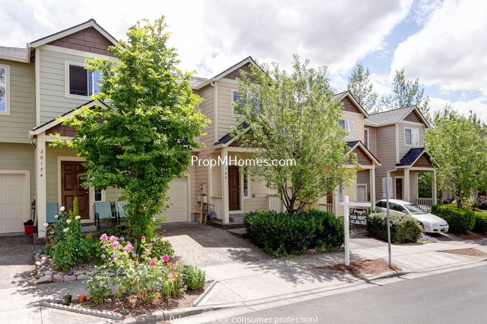 Great Farmington Townhouse in Quaint Little Neighborhood! property image
