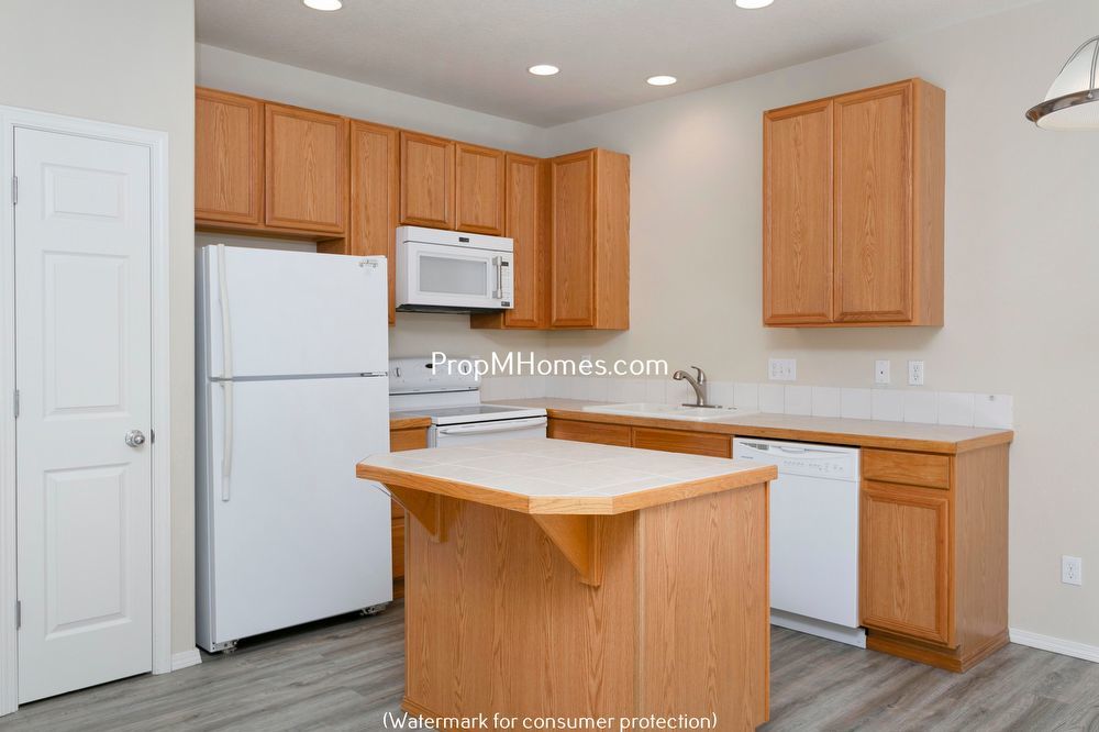Great Farmington Townhouse in Quaint Little Neighborhood! property image
