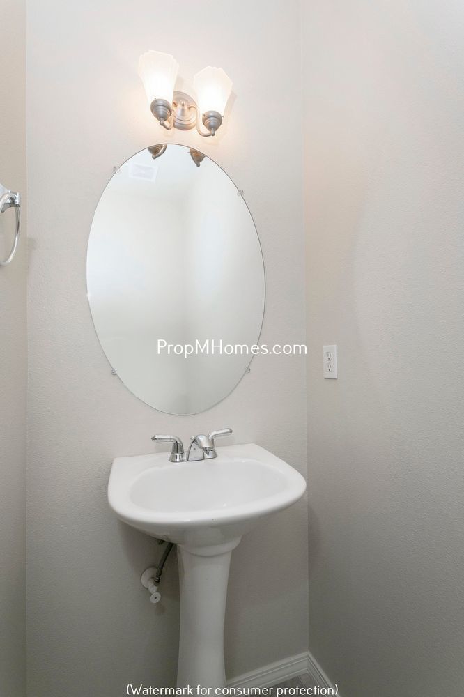 Great Farmington Townhouse in Quaint Little Neighborhood! property image