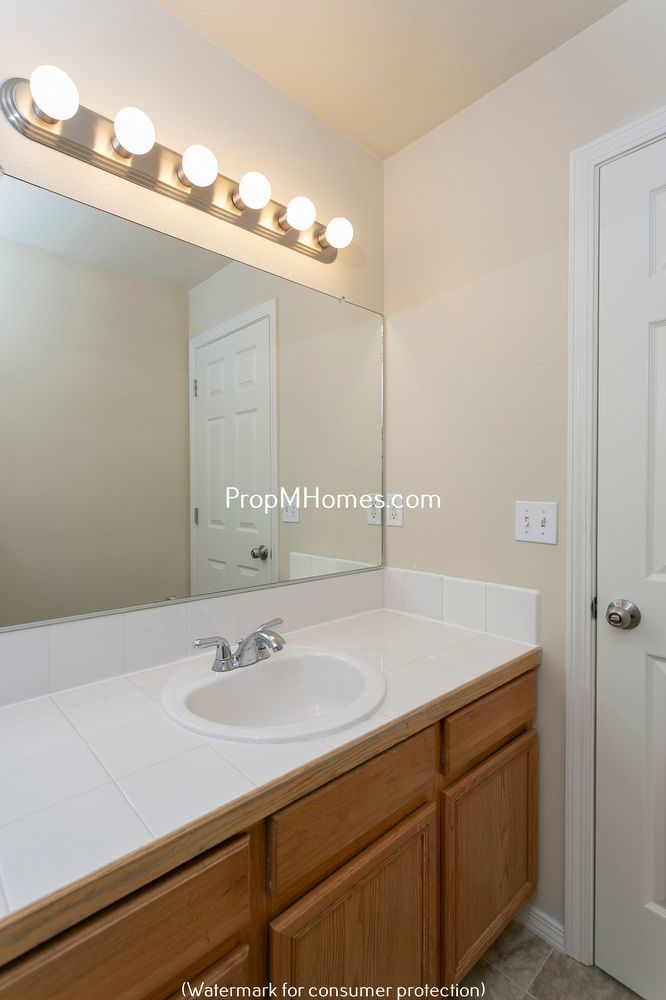 Great Farmington Townhouse in Quaint Little Neighborhood! property image