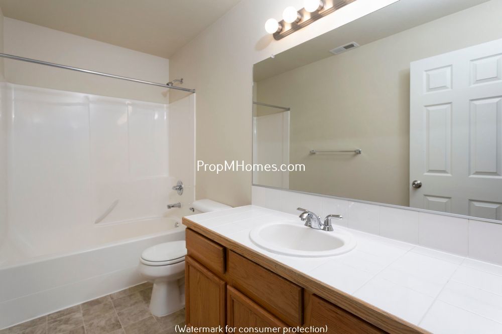 Great Farmington Townhouse in Quaint Little Neighborhood! property image