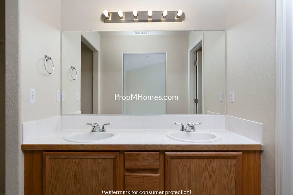 Great Farmington Townhouse in Quaint Little Neighborhood! property image