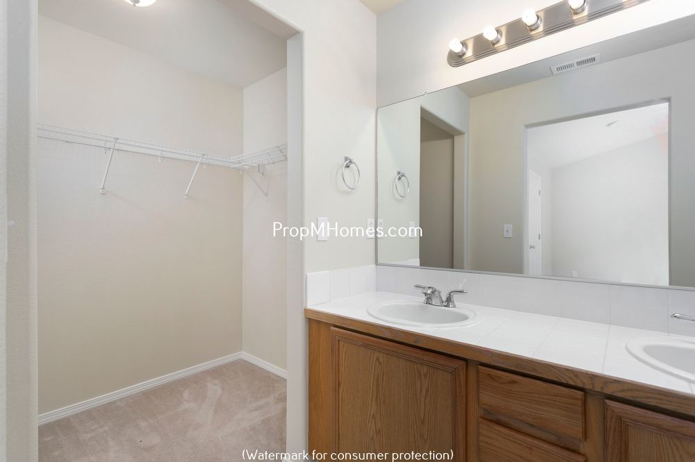 Great Farmington Townhouse in Quaint Little Neighborhood! property image