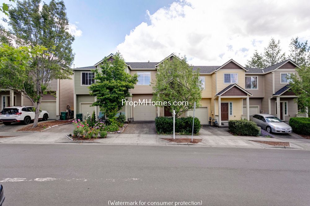 Great Farmington Townhouse in Quaint Little Neighborhood! property image